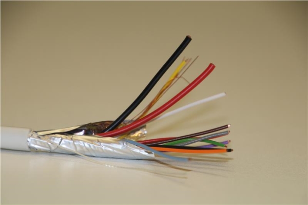 Alarmkabel 2 x 0.75 + 6 x 0.22 Lsoh op rol van 100m CPR klasse: CCA s1d1a1