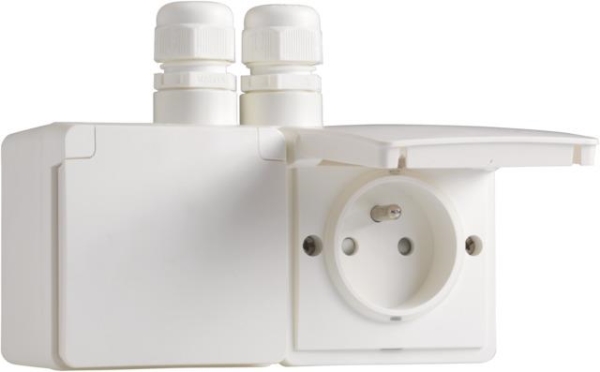 Splashproof, horizontal double wall socket with earth pin, safety shutter and screw terminals; inclu
