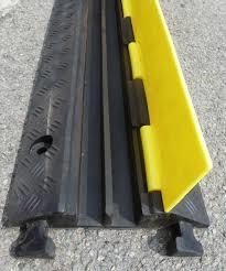 Kabelbeschermer 980 x 240 x 46mm (2 compartimenten van 30 x 30mm) 7.2kg/st  max 20T
